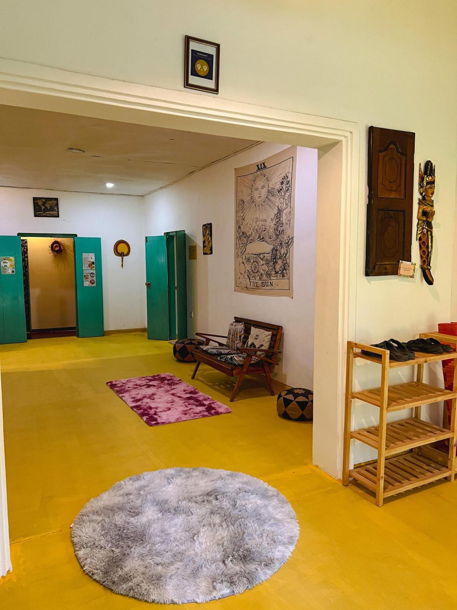 Lazy Monkey Surfhostel - Sri Lanka ディックウェラ エクステリア 写真